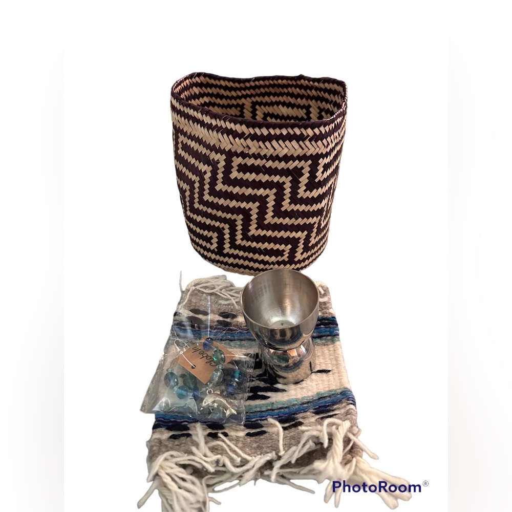 Bar and Drink Accessories Set with 6 items
